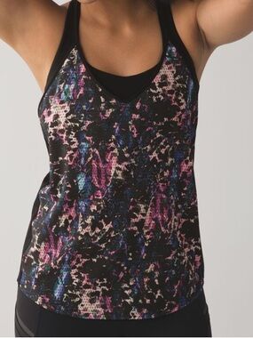 Lululemon Breezy Singlet
Floral Sport Black Multi / Black
